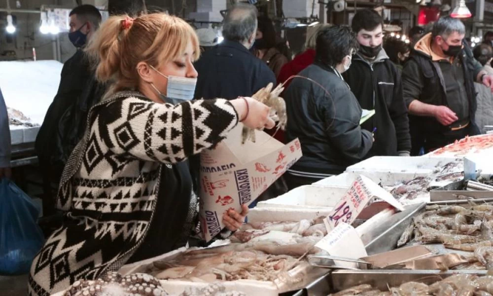 Ουρές και συνωστισμός για τα σαρακοστιανά εδέσματα
